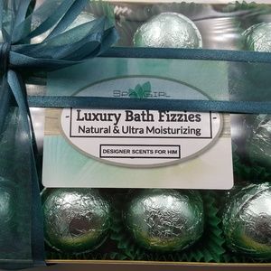 Designer Scents Gift Set for Men with 12 bathbombs